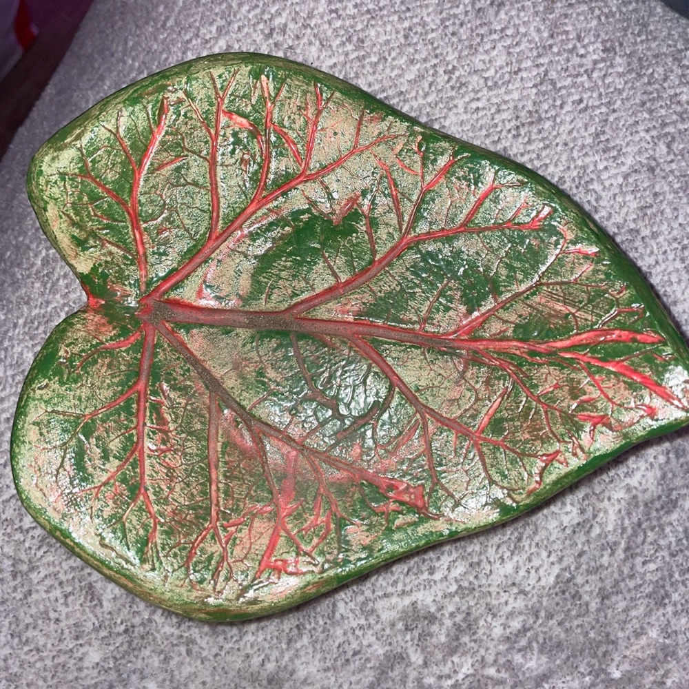 Handmade “So Vein” Leaf-Shaped Clay Glazed Trinket Dish